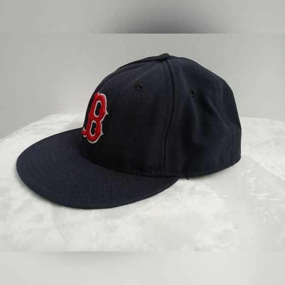 Black SnapBack cap from the Boston Red Sox One Size 7 1/8 - Picture 2 of 9
